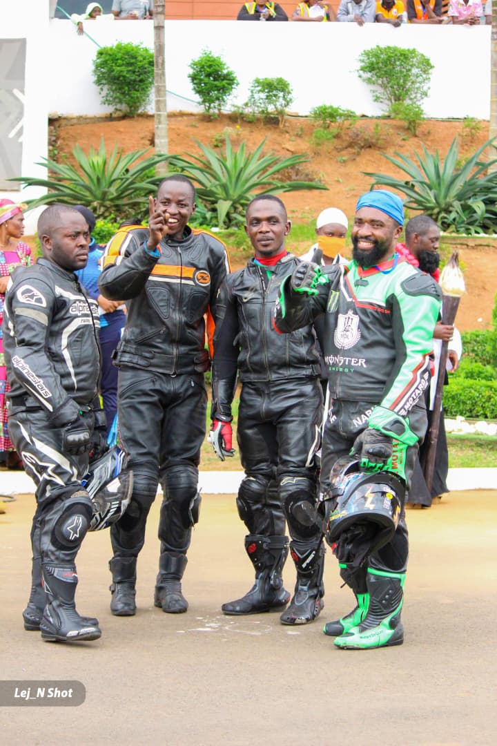 groupe moto.jpg (118 KB)